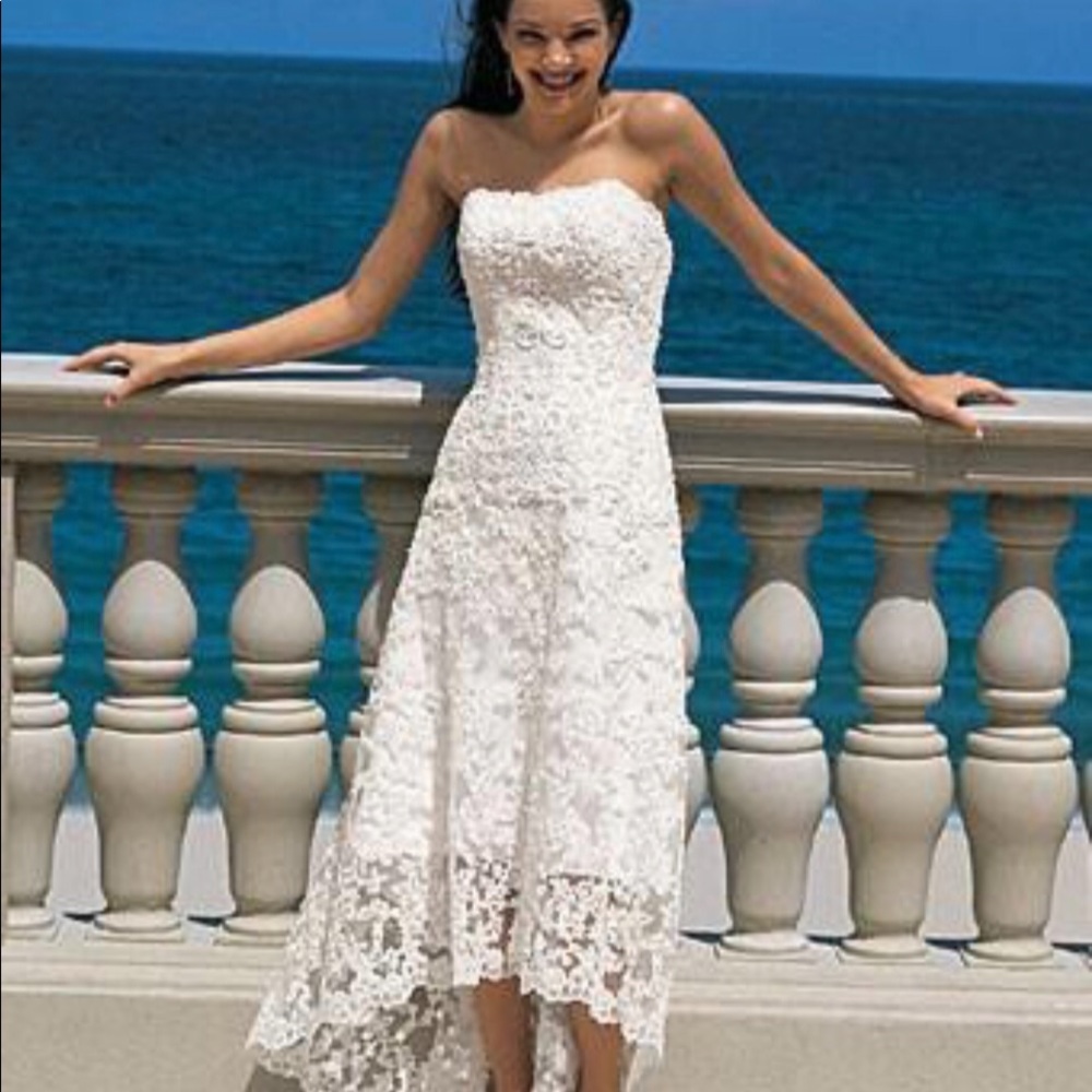 Wedding Dress.  High low sheeth. Beach lace sz 8.  Never worn.  $350. Off white